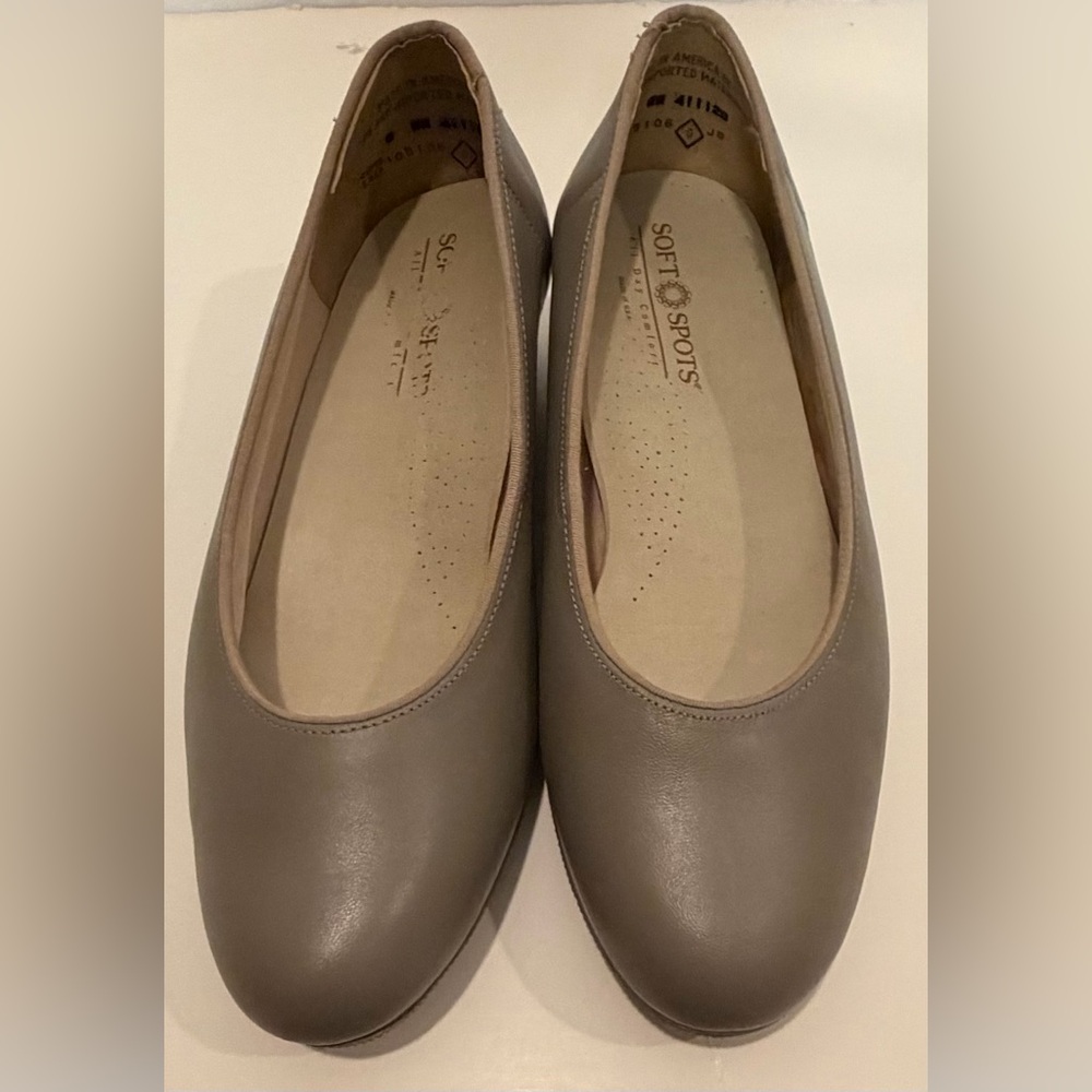 Soft Spots Women's Leather Flat Loafers Made in USA - Taupe - Sz 8